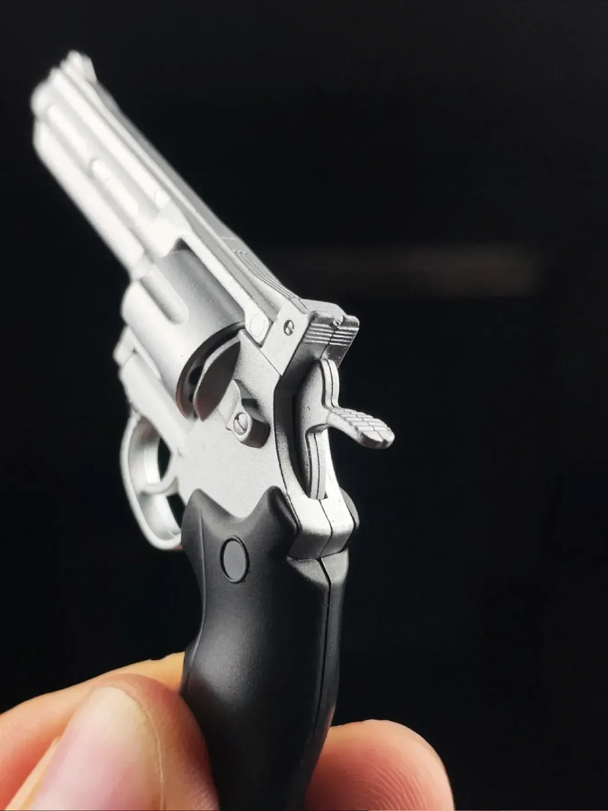 BL keychain gallery - Revolver Keychain - 3