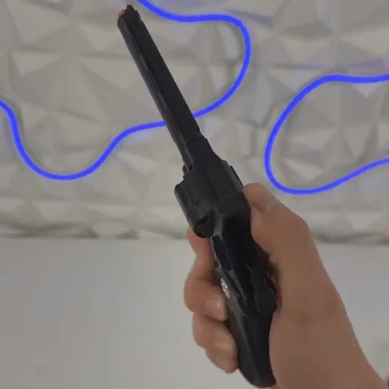 Pulse demo: handling the revolver and showing its Black and White versions.