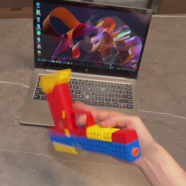 Lancer Shellblaster demo: customizing with building bricks, loading the magazine and handling the Red Blue and Black colors